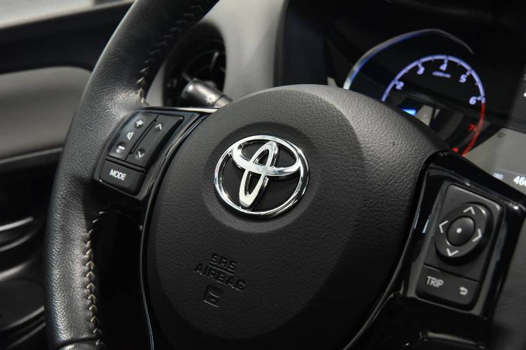 TOYOTA Yaris 24
