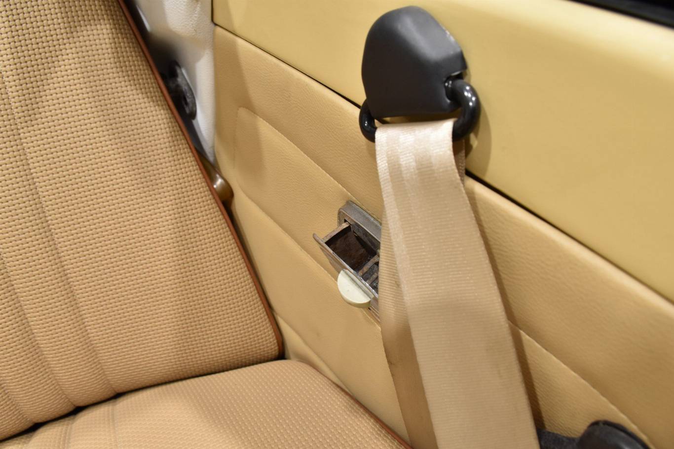 VOLKSWAGEN Maggiolino 52