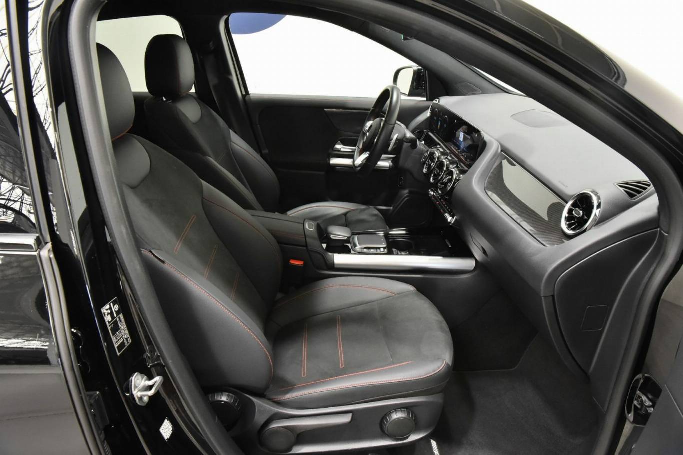 MERCEDES-BENZ GLA 200 25