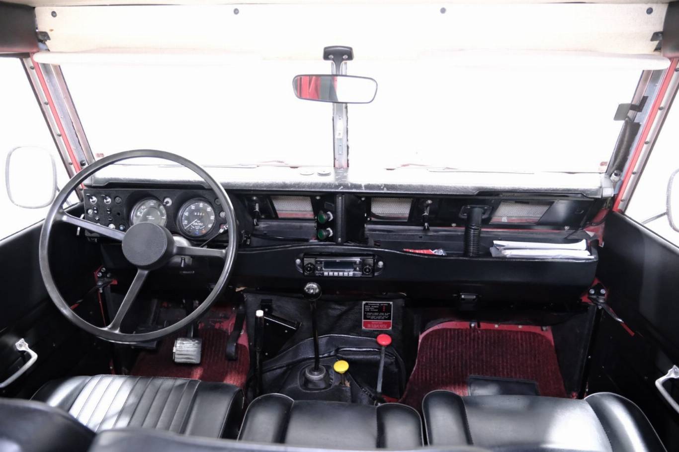 LAND ROVER Defender 7