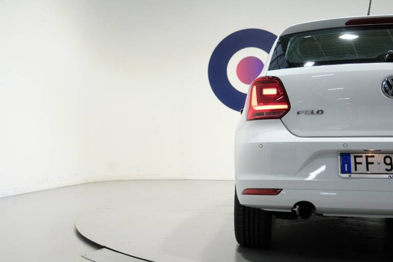 VOLKSWAGEN Polo 47