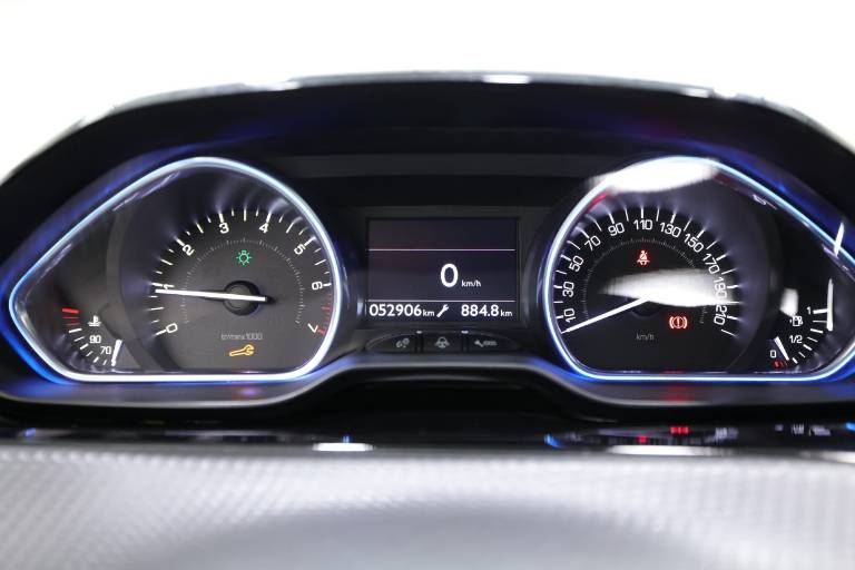 PEUGEOT 2008 8