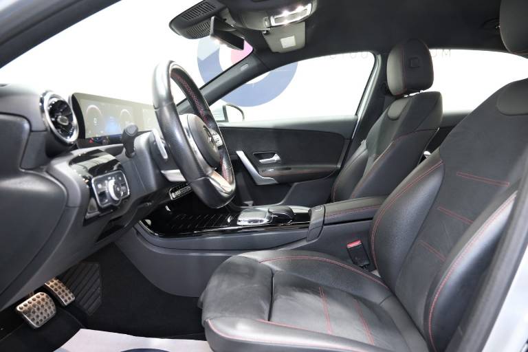 MERCEDES-BENZ A 180 21