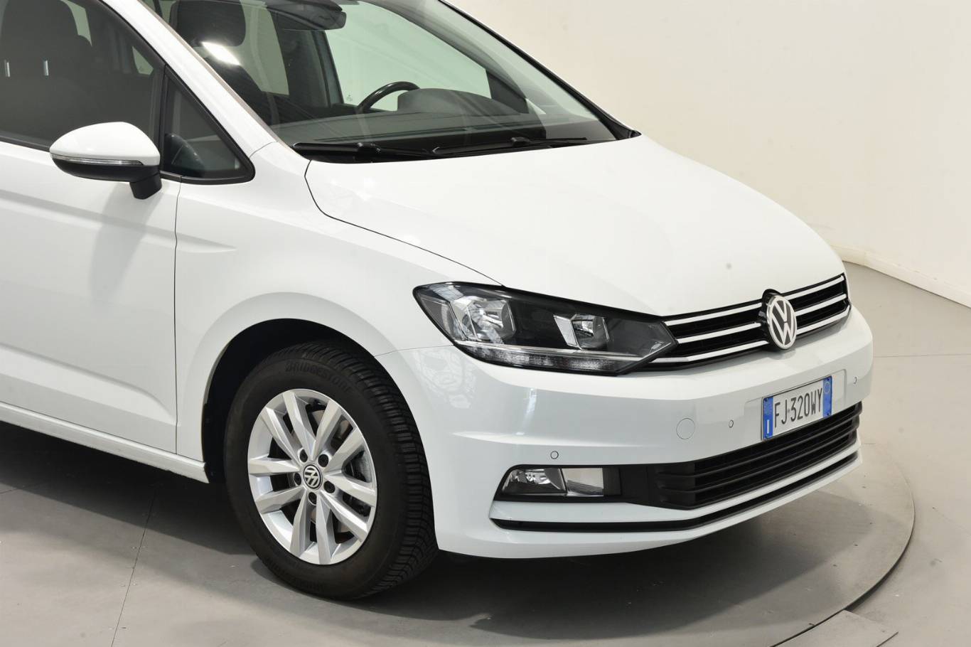 VOLKSWAGEN Touran 16