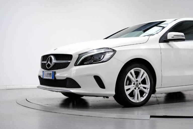MERCEDES-BENZ A 180 51