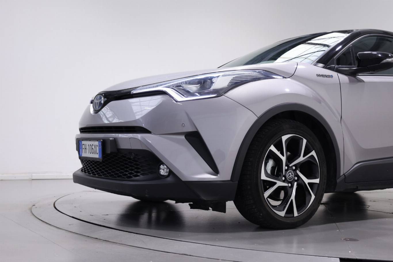 TOYOTA C-HR 11