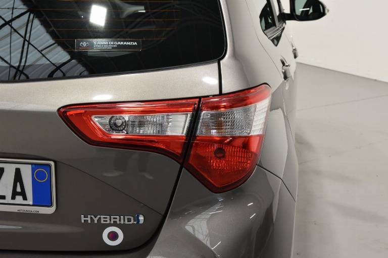 TOYOTA Yaris 19