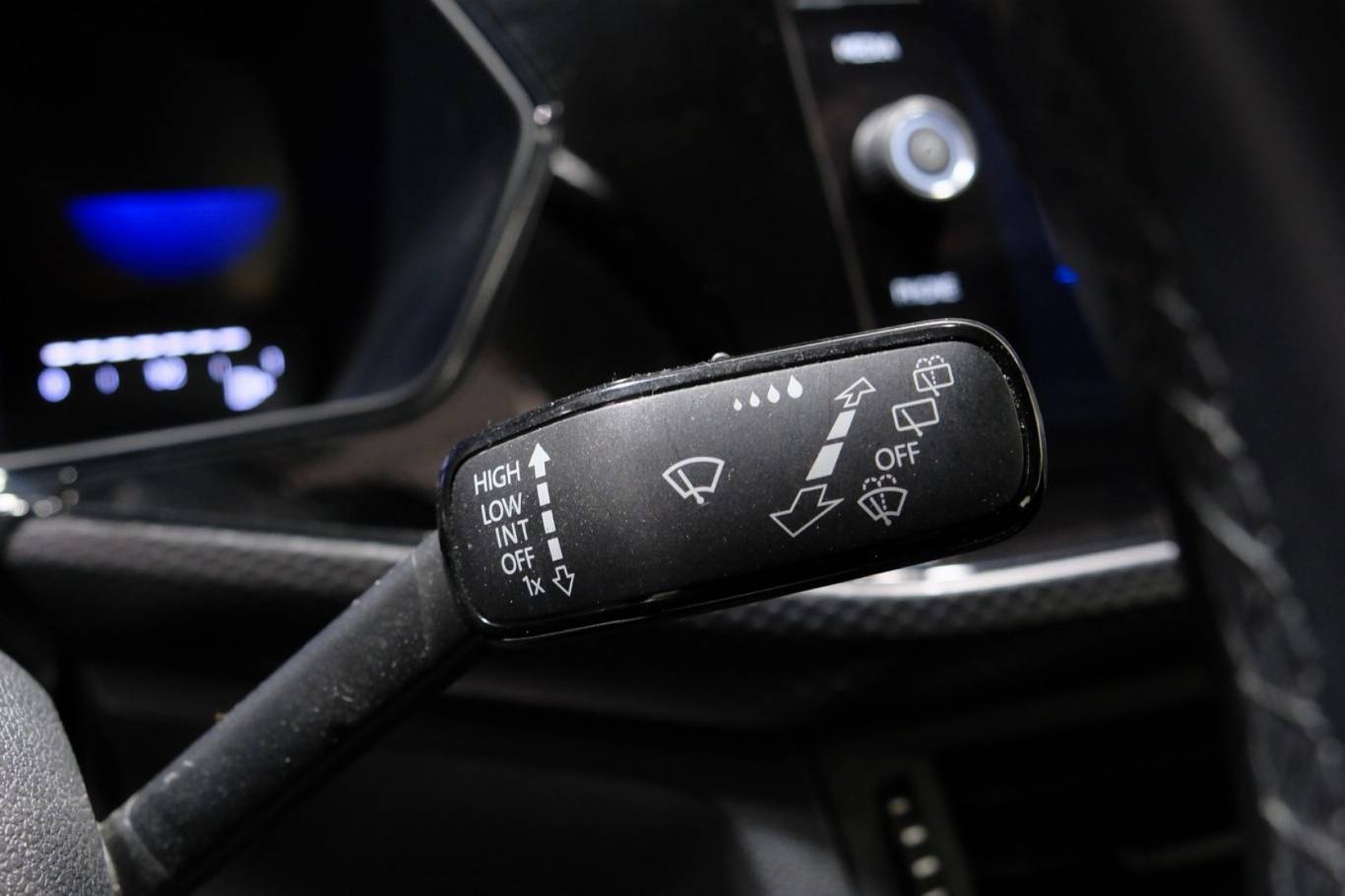 VOLKSWAGEN T-Cross 24