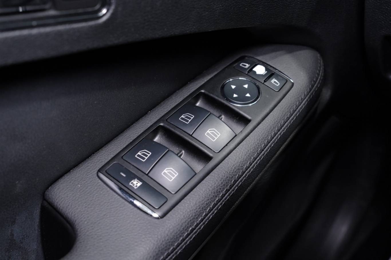 MERCEDES-BENZ E 250 35