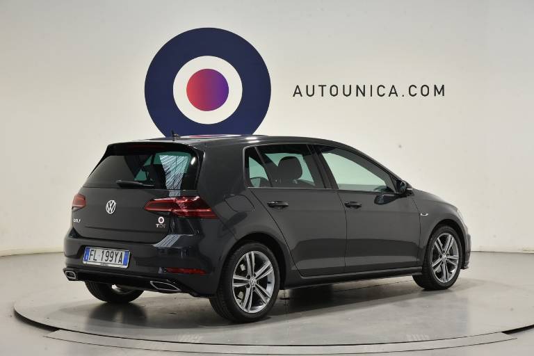 VOLKSWAGEN Golf 30