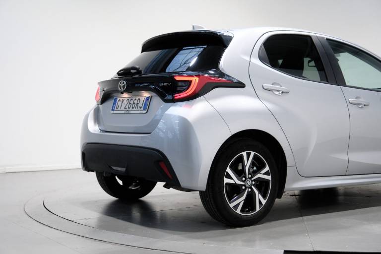 TOYOTA Yaris 51