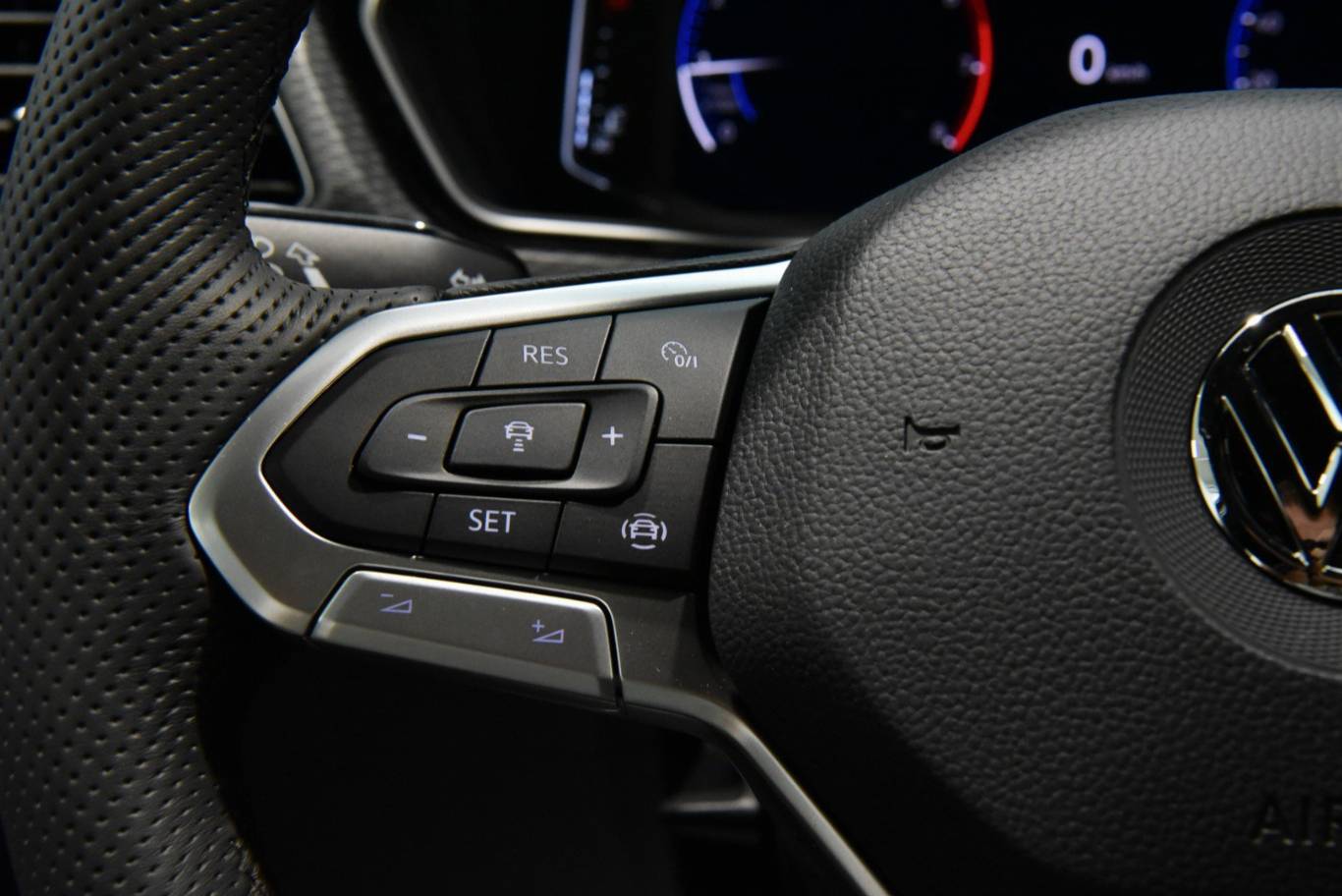 VOLKSWAGEN T-Cross 7