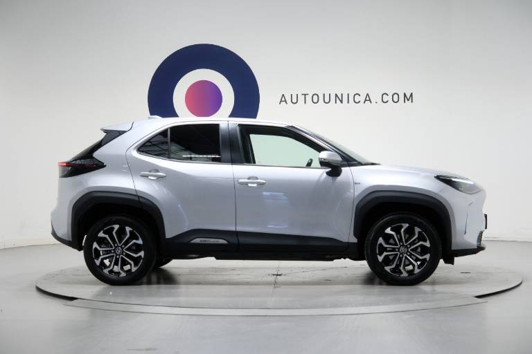 TOYOTA Yaris Cross 4