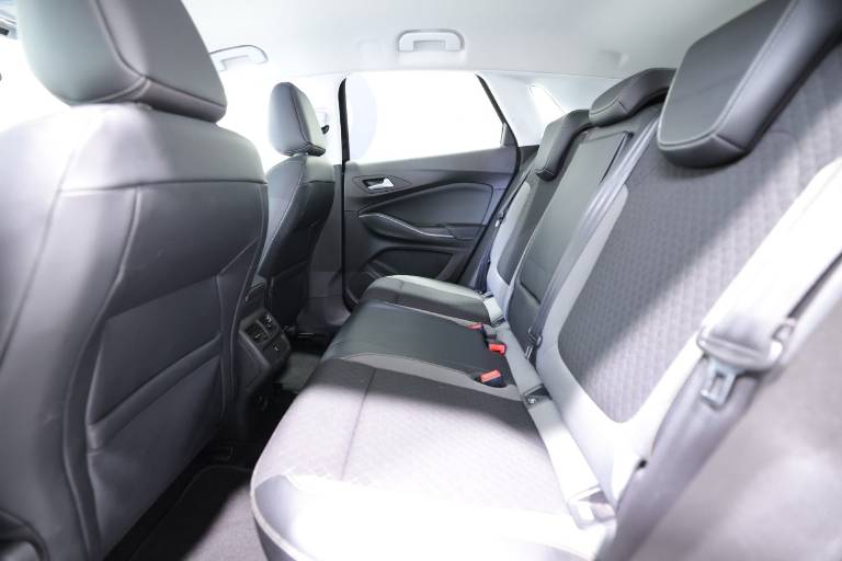 OPEL Grandland X 38