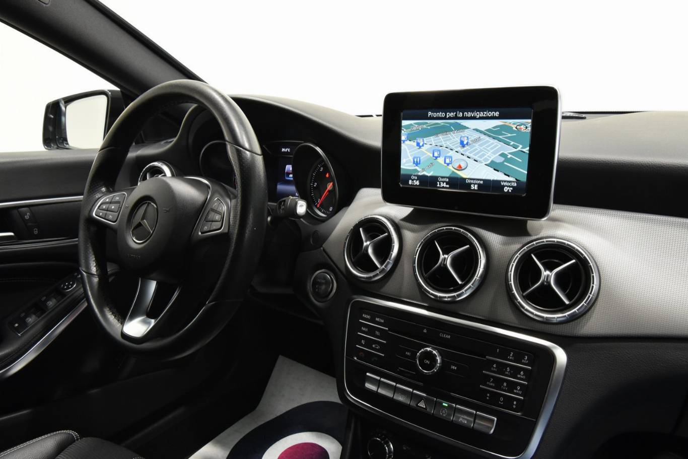 MERCEDES-BENZ CLA 200 46