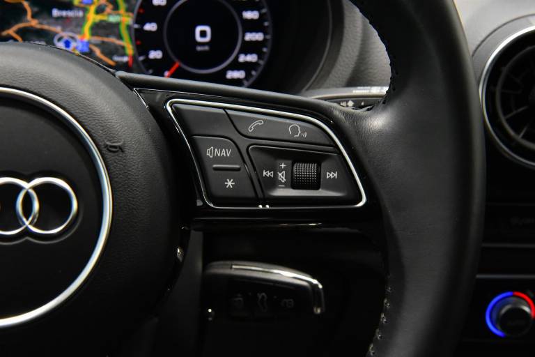 AUDI A3 8