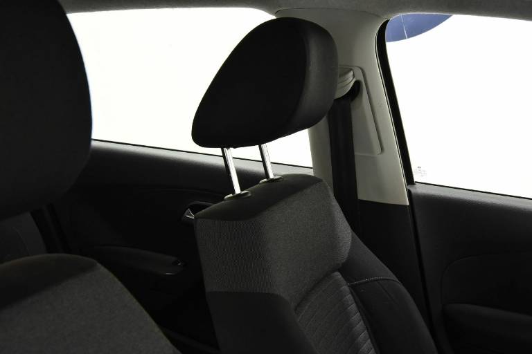 VOLKSWAGEN Polo 29