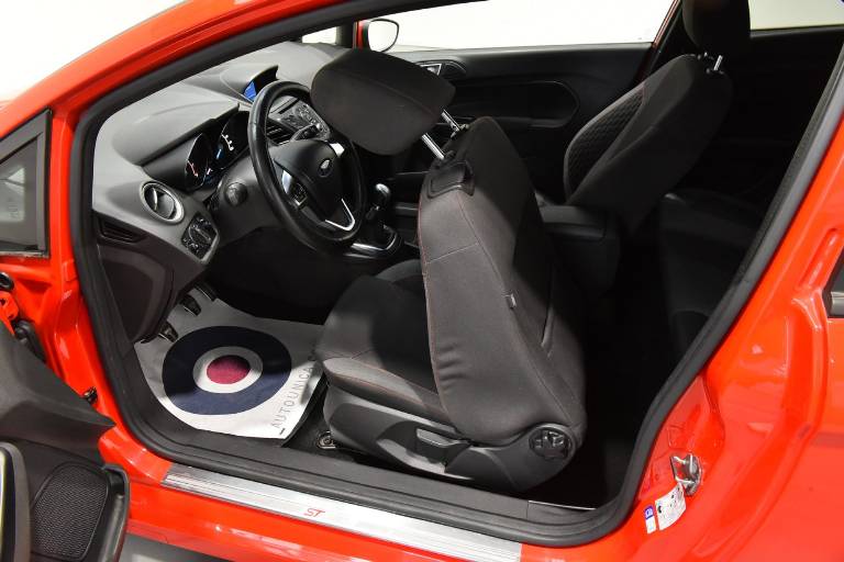 FORD Fiesta 33