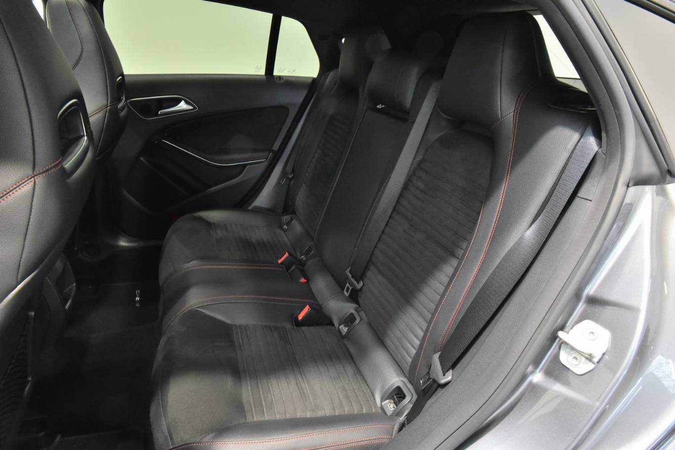 MERCEDES-BENZ CLA 45 AMG 18