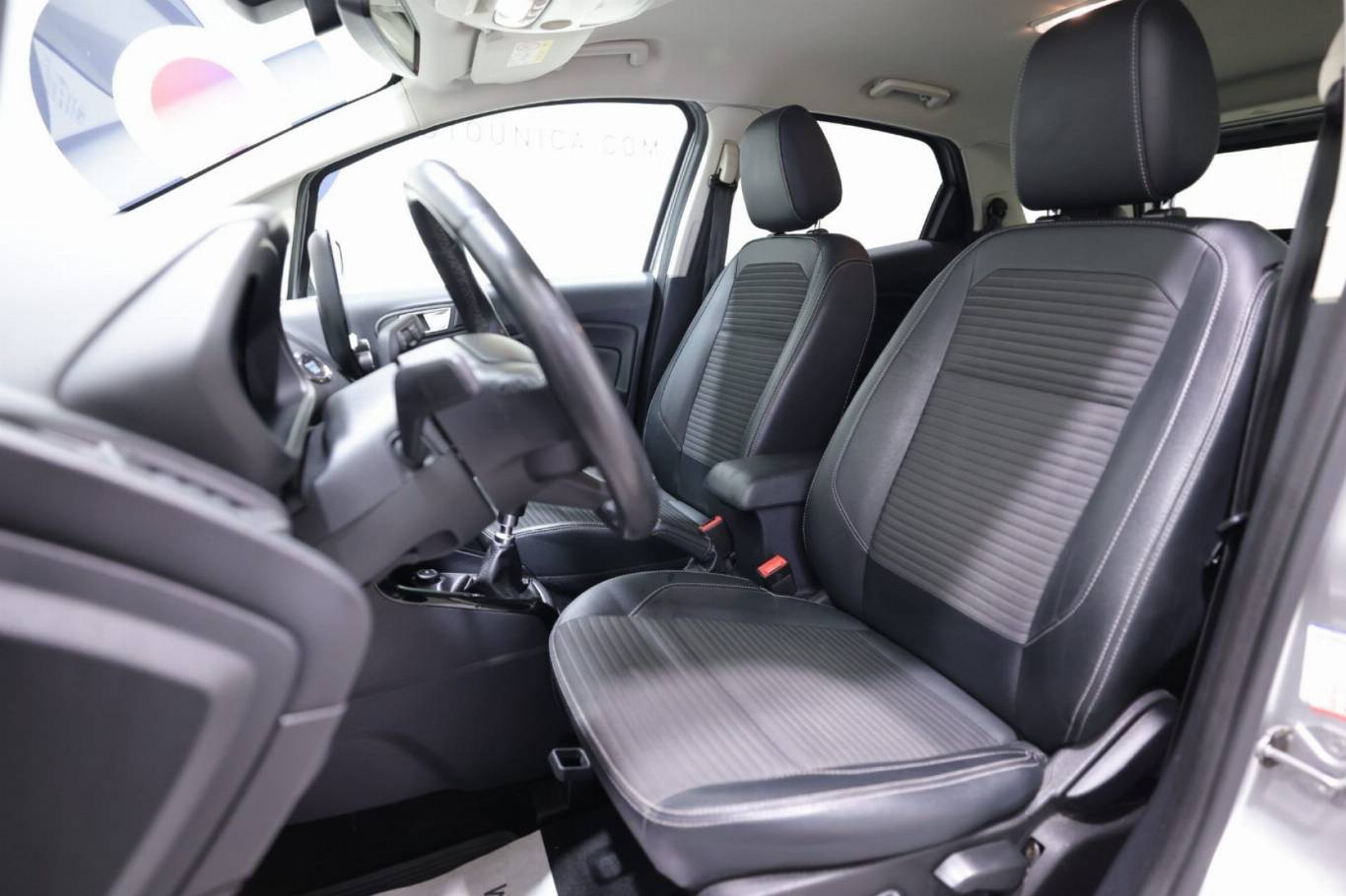 FORD EcoSport 6
