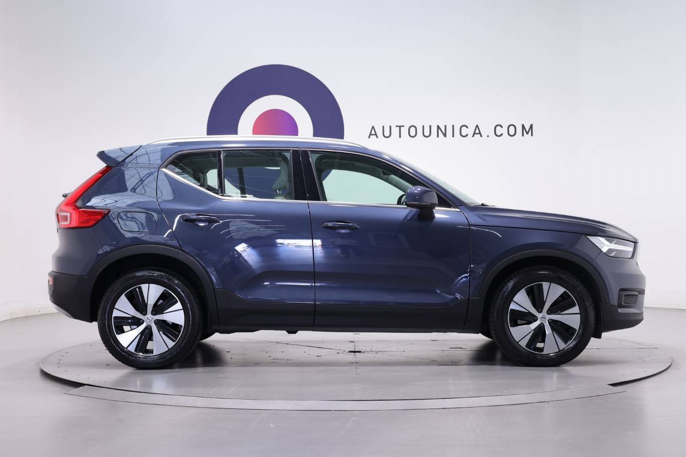 VOLVO XC40 4