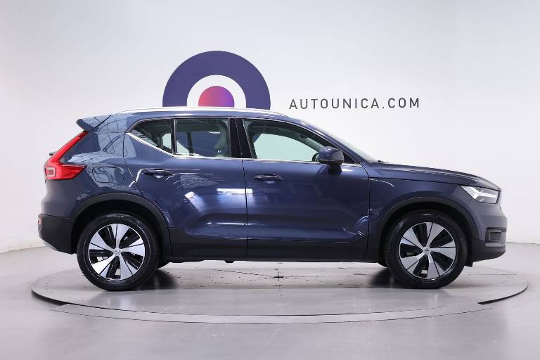 VOLVO XC40 4