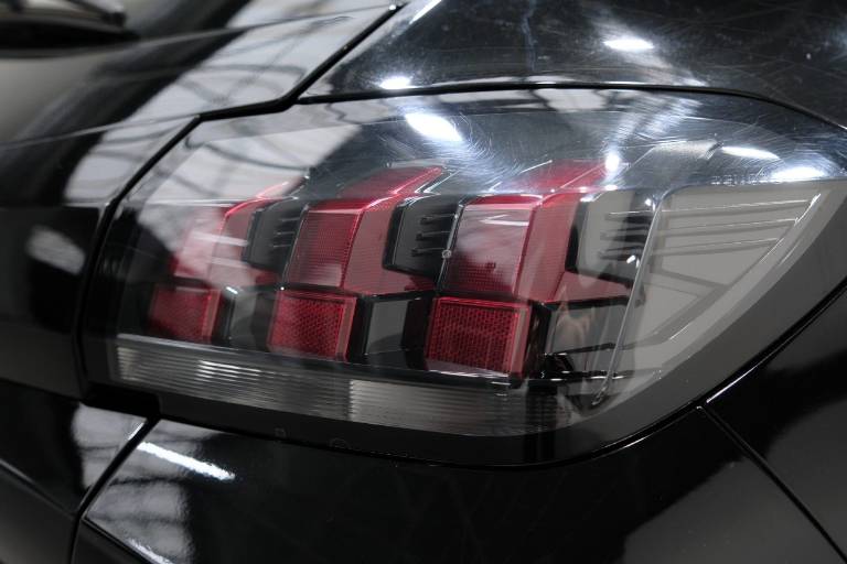 PEUGEOT 208 51