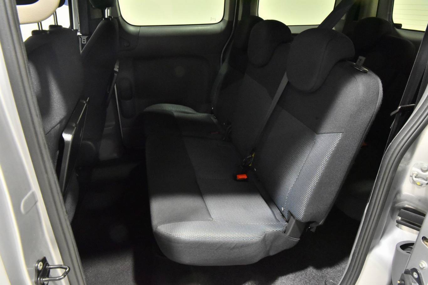 NISSAN NV200 17