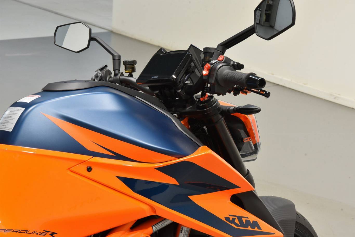 KTM 1290 Super Duke R 79