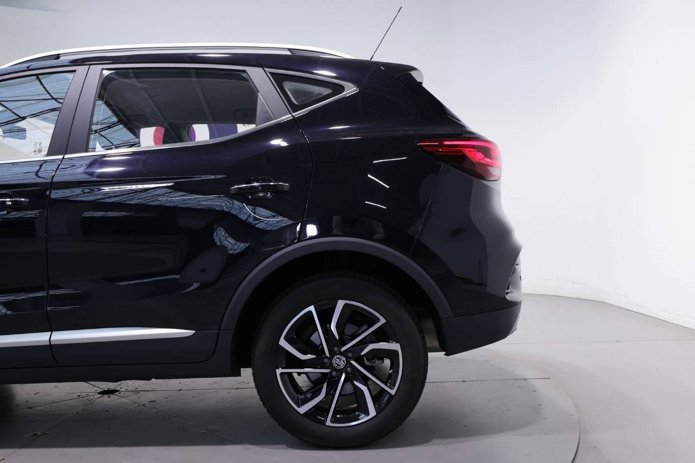 MG ZS 43