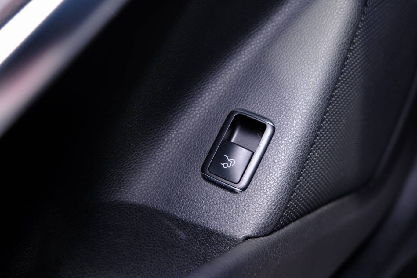 MERCEDES-BENZ CLA 220 37