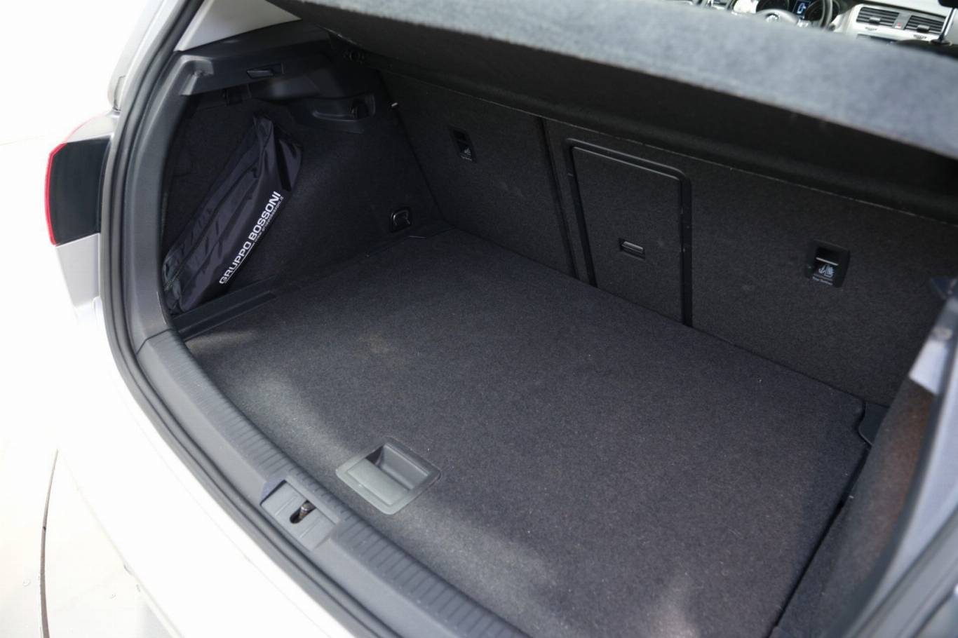VOLKSWAGEN Golf 56