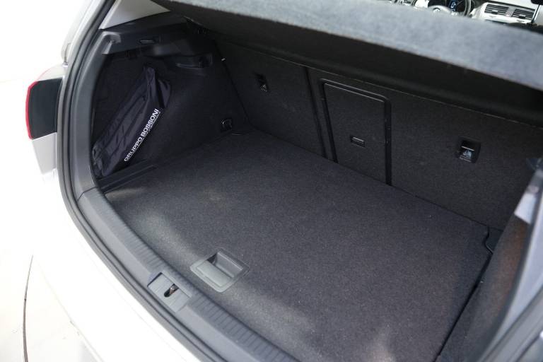 VOLKSWAGEN Golf 56