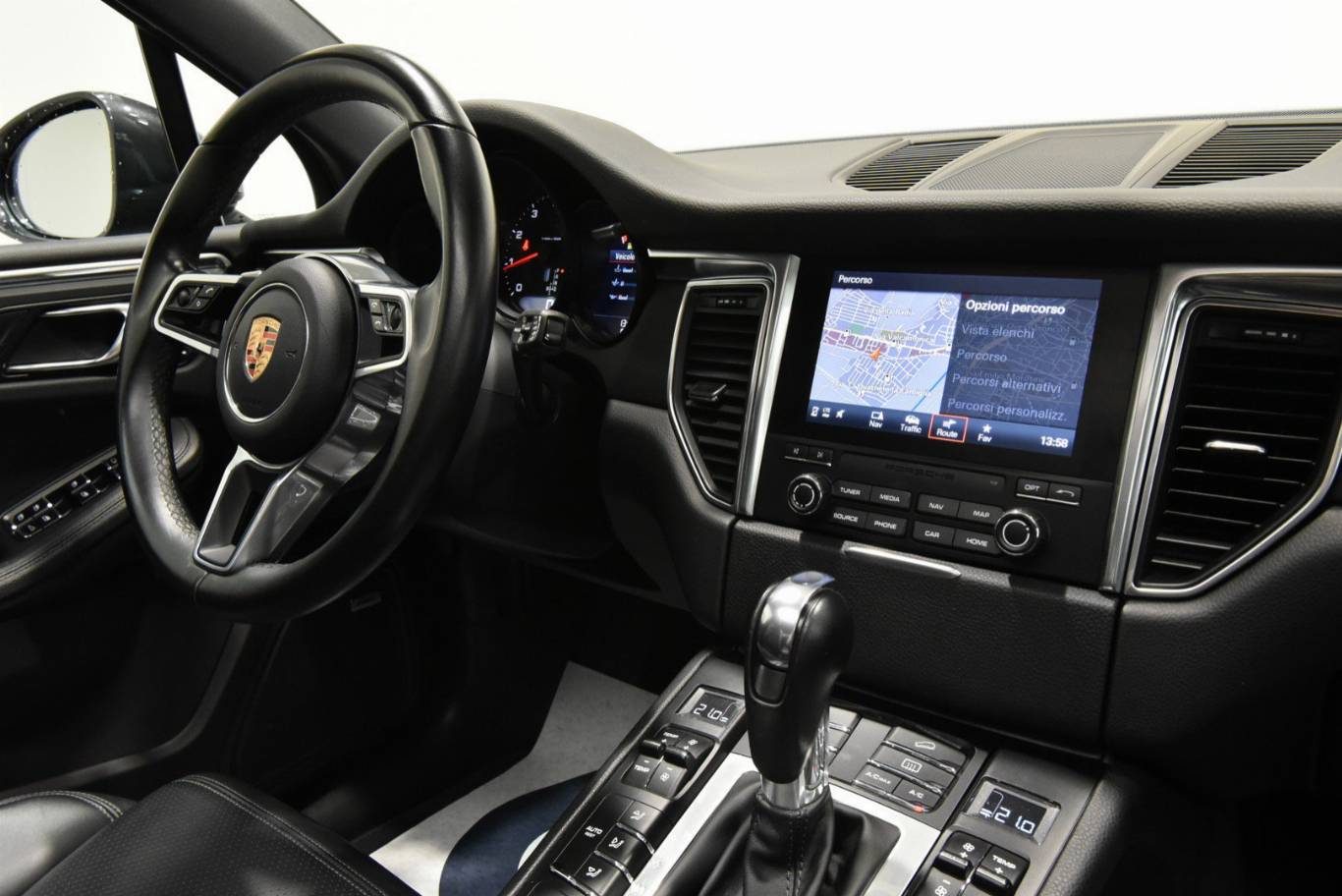 PORSCHE Macan 47