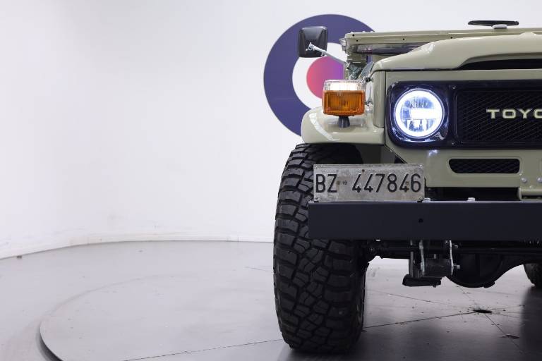 TOYOTA Land Cruiser 32