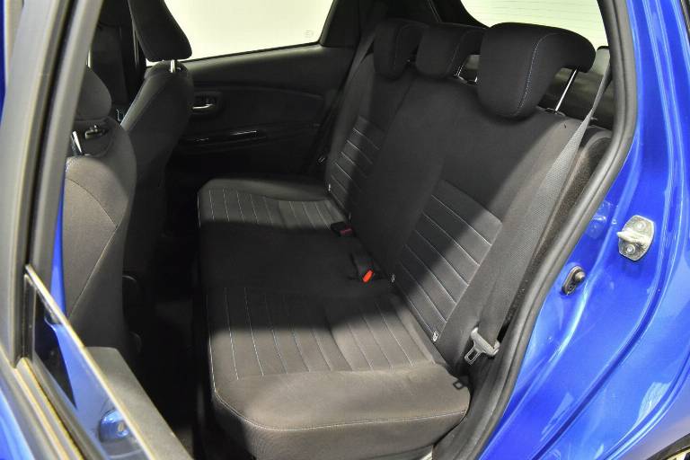 TOYOTA Yaris 15