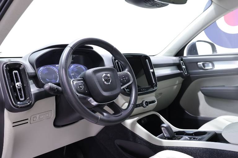 VOLVO XC40 11