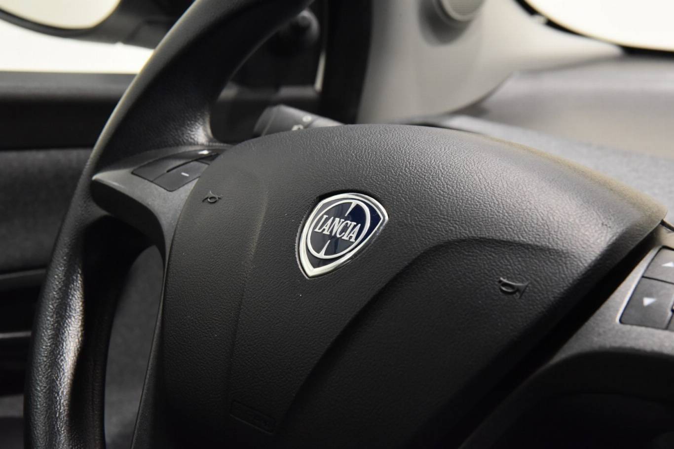 LANCIA Ypsilon 28