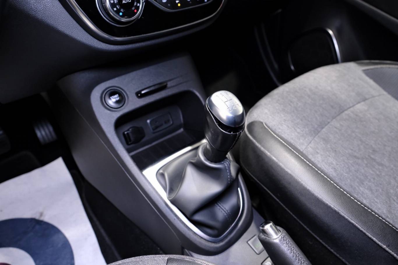 RENAULT Captur 37
