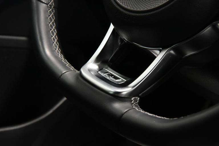 VOLKSWAGEN Golf 24