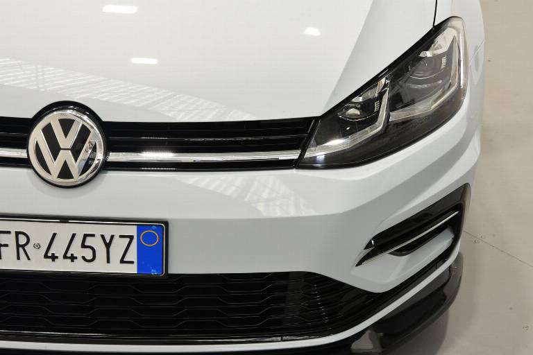 VOLKSWAGEN Golf 17