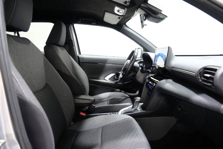 TOYOTA Yaris Cross 56