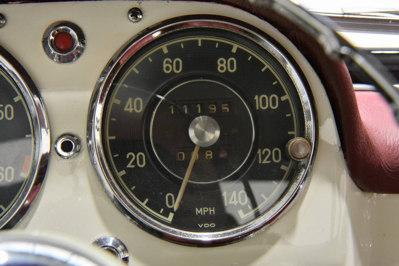 MERCEDES-BENZ 190 27