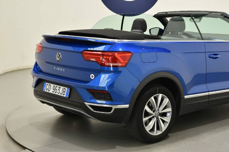 VOLKSWAGEN T-Roc 18