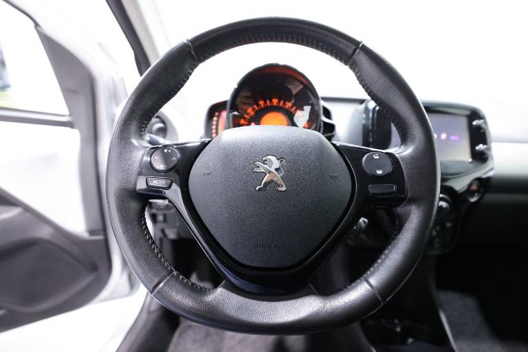 PEUGEOT 108 7