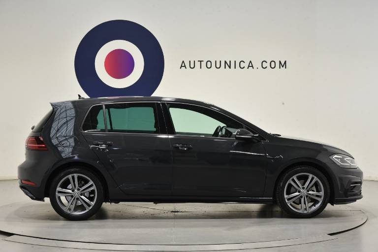 VOLKSWAGEN Golf 31
