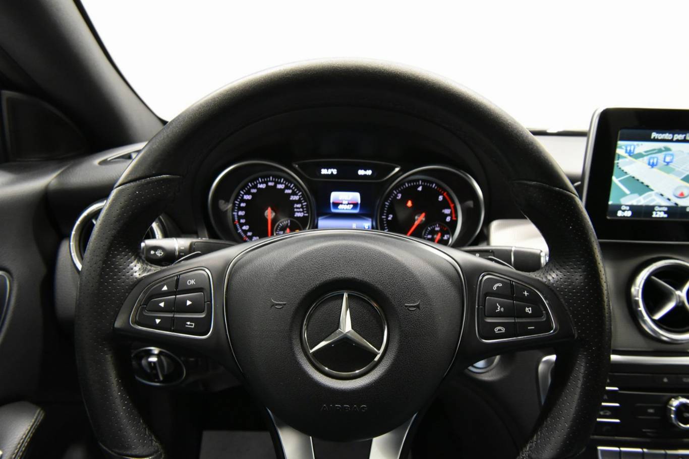 MERCEDES-BENZ CLA 200 7