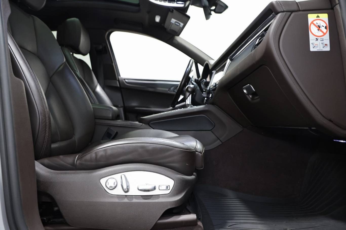 PORSCHE Macan 54