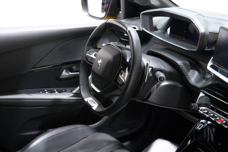 PEUGEOT 208 63