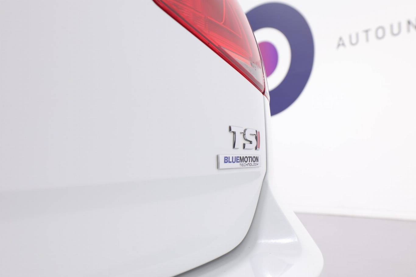 VOLKSWAGEN Golf 37